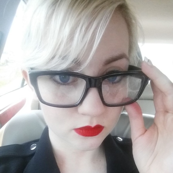 Meet your Posher, Lola - Picture 1 of 1